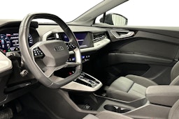 musta Audi Q4 e-tron 2023 kuva 7.