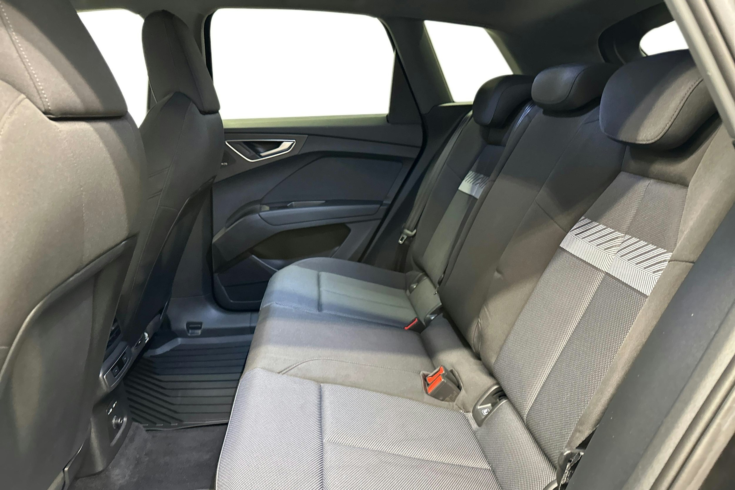 musta Audi Q4 e-tron 2023 kuva 10.