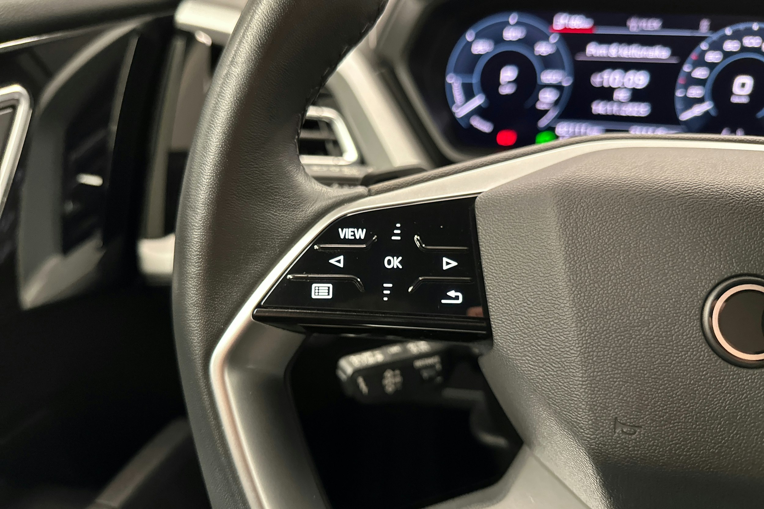 musta Audi Q4 e-tron 2023 kuva 14.