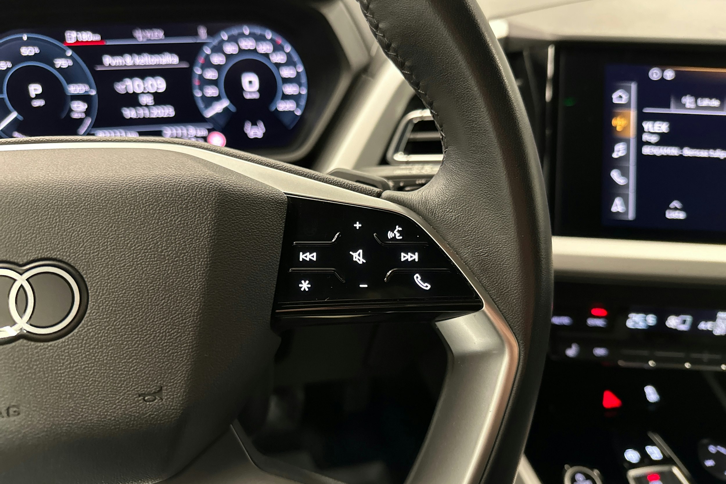 musta Audi Q4 e-tron 2023 kuva 15.