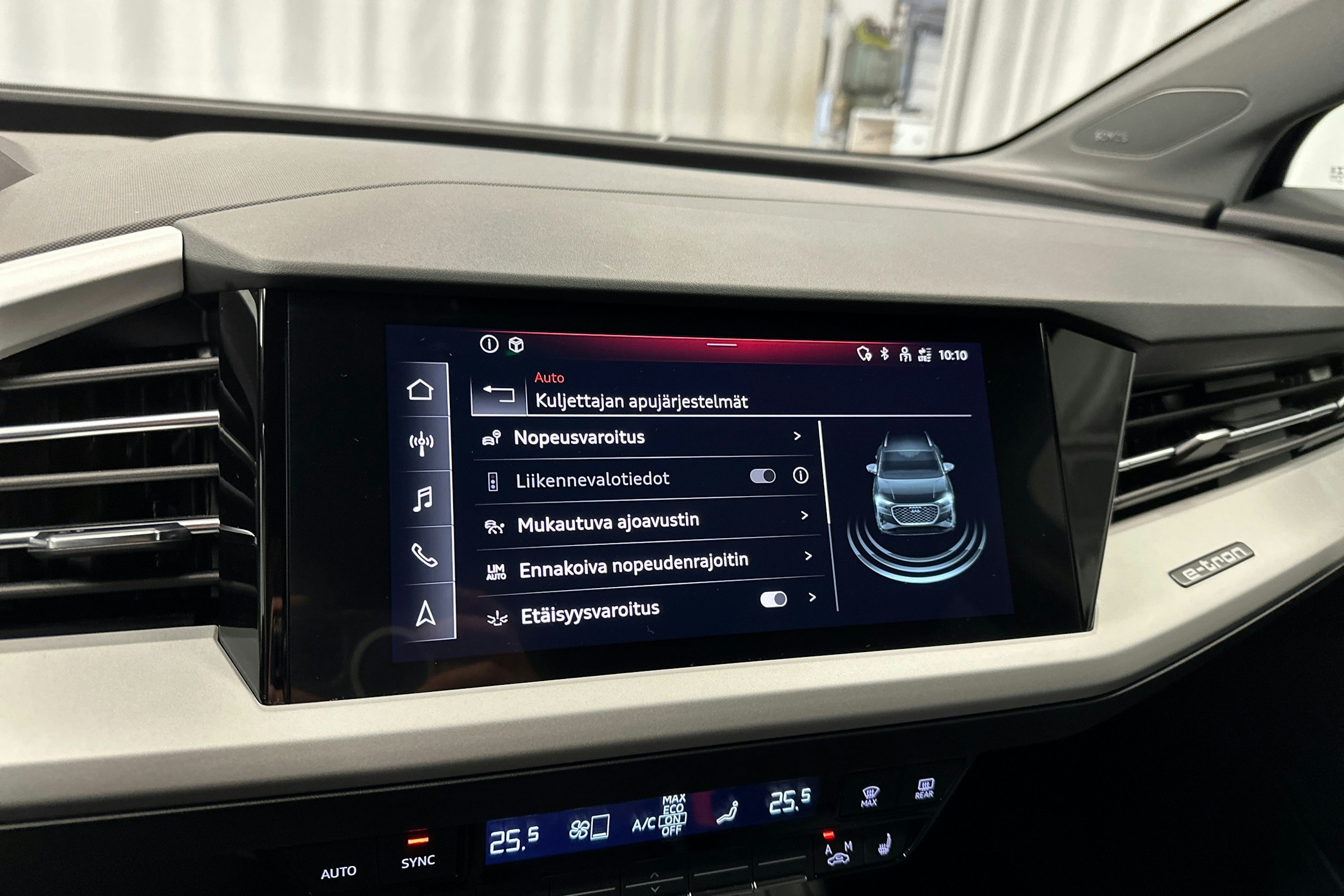 musta Audi Q4 e-tron 2023 kuva 22.