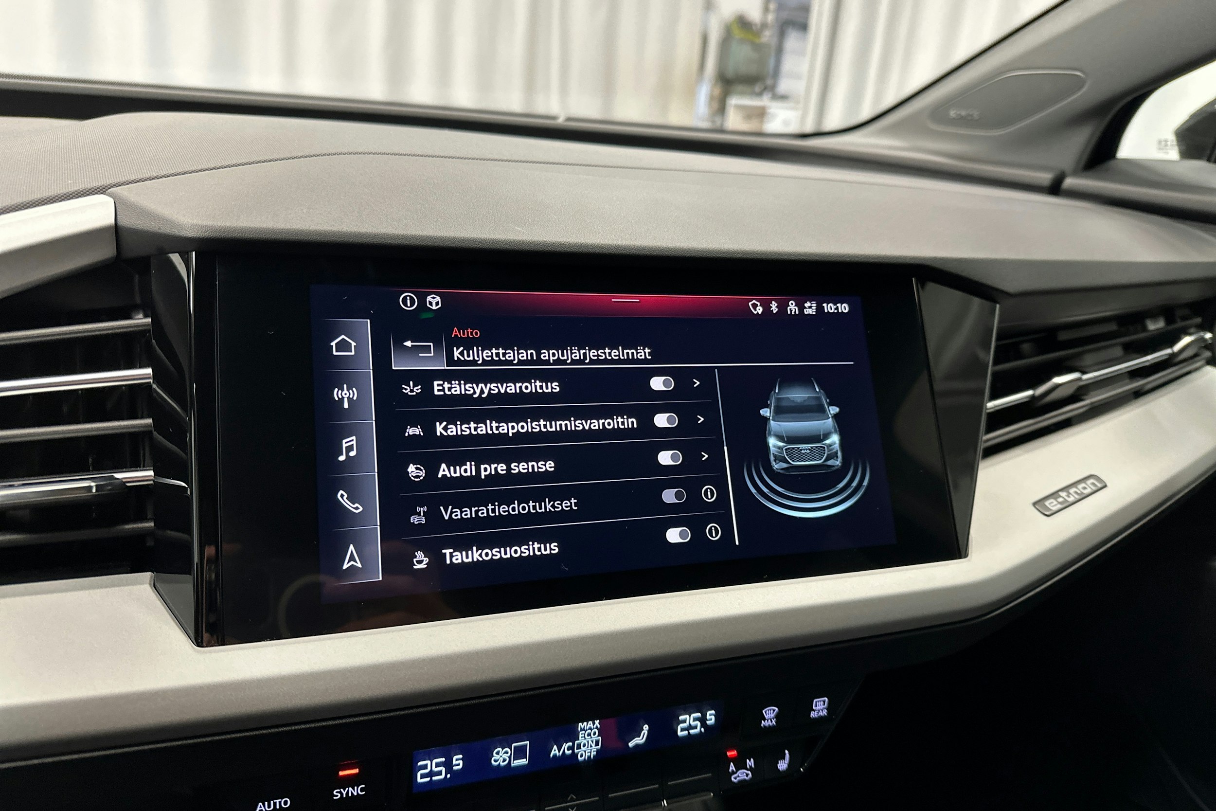 musta Audi Q4 e-tron 2023 kuva 23.