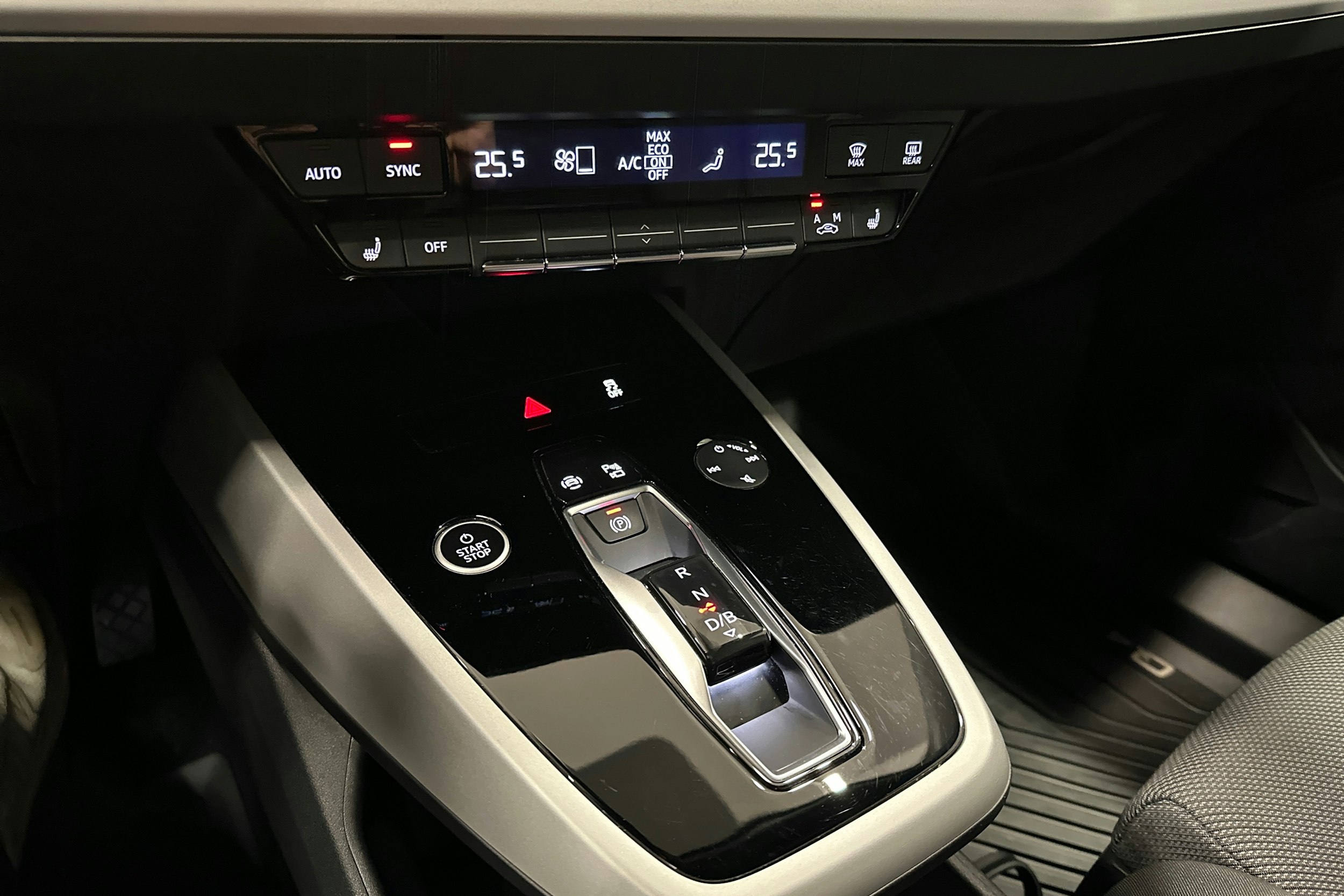 musta Audi Q4 e-tron 2023 kuva 24.