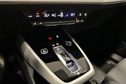 musta Audi Q4 e-tron 2023 kuva 24.