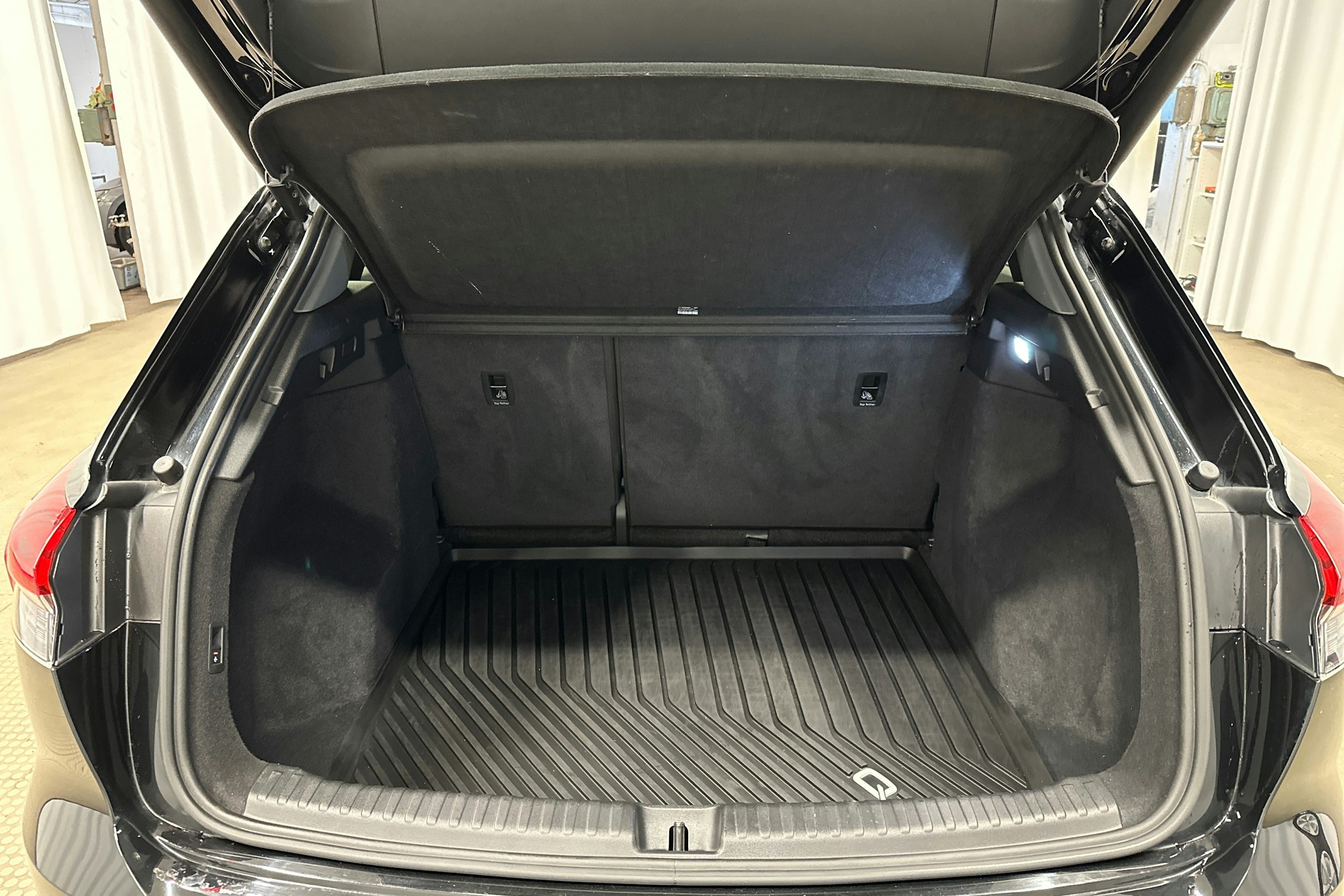 musta Audi Q4 e-tron 2023 kuva 27.