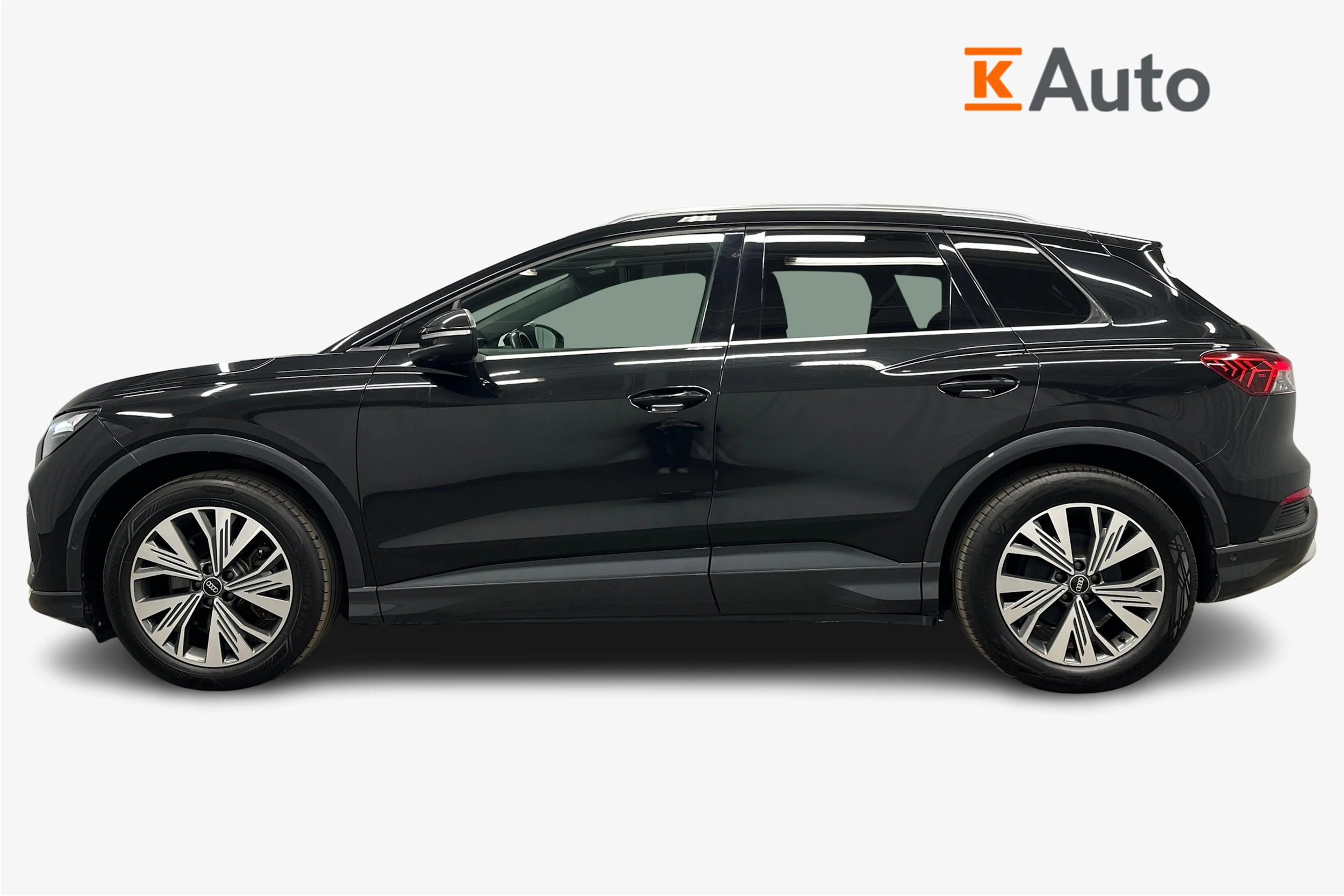musta Audi Q4 e-tron 2023 kuva 5.