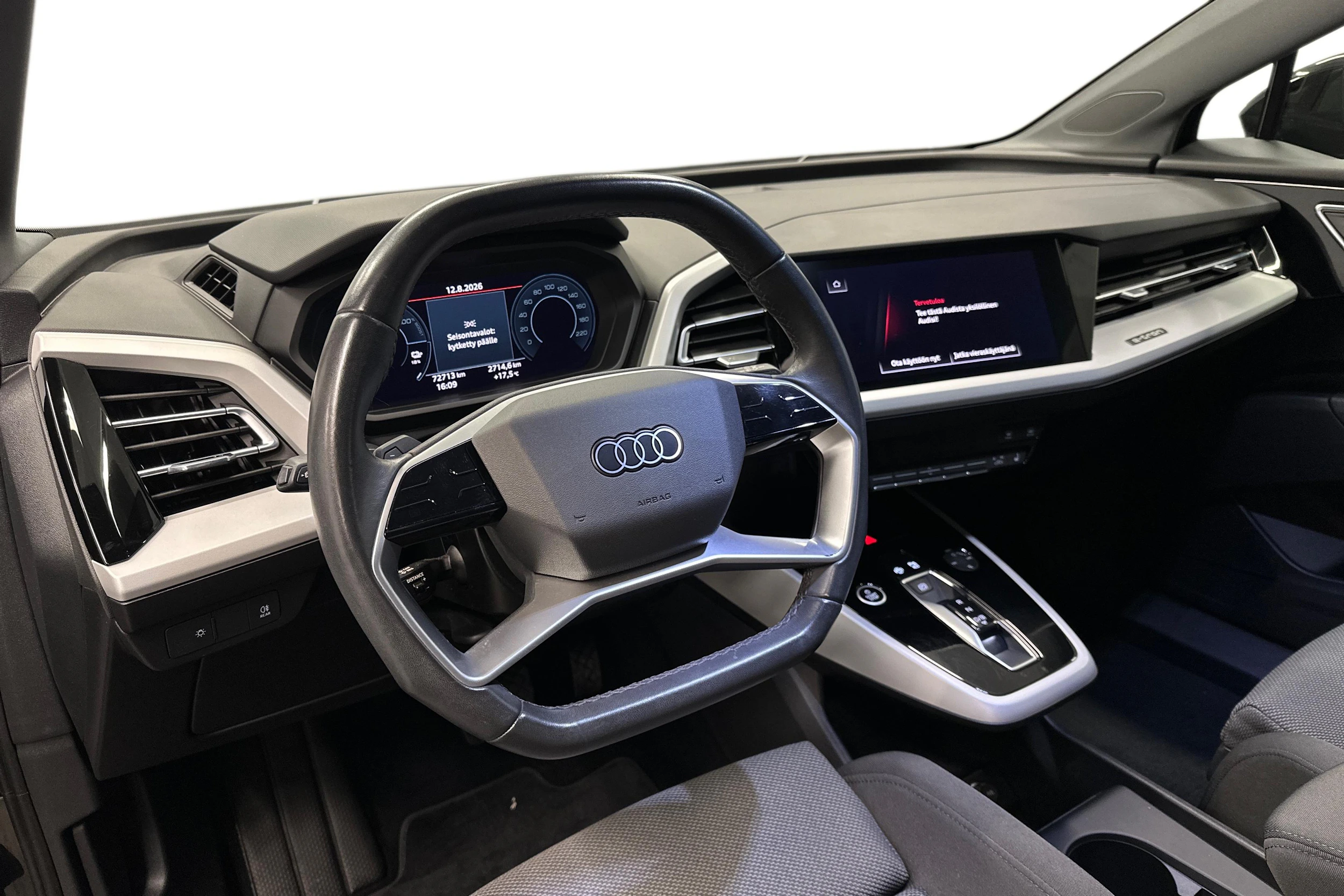 musta Audi Q4 e-tron 2023 kuva 6.