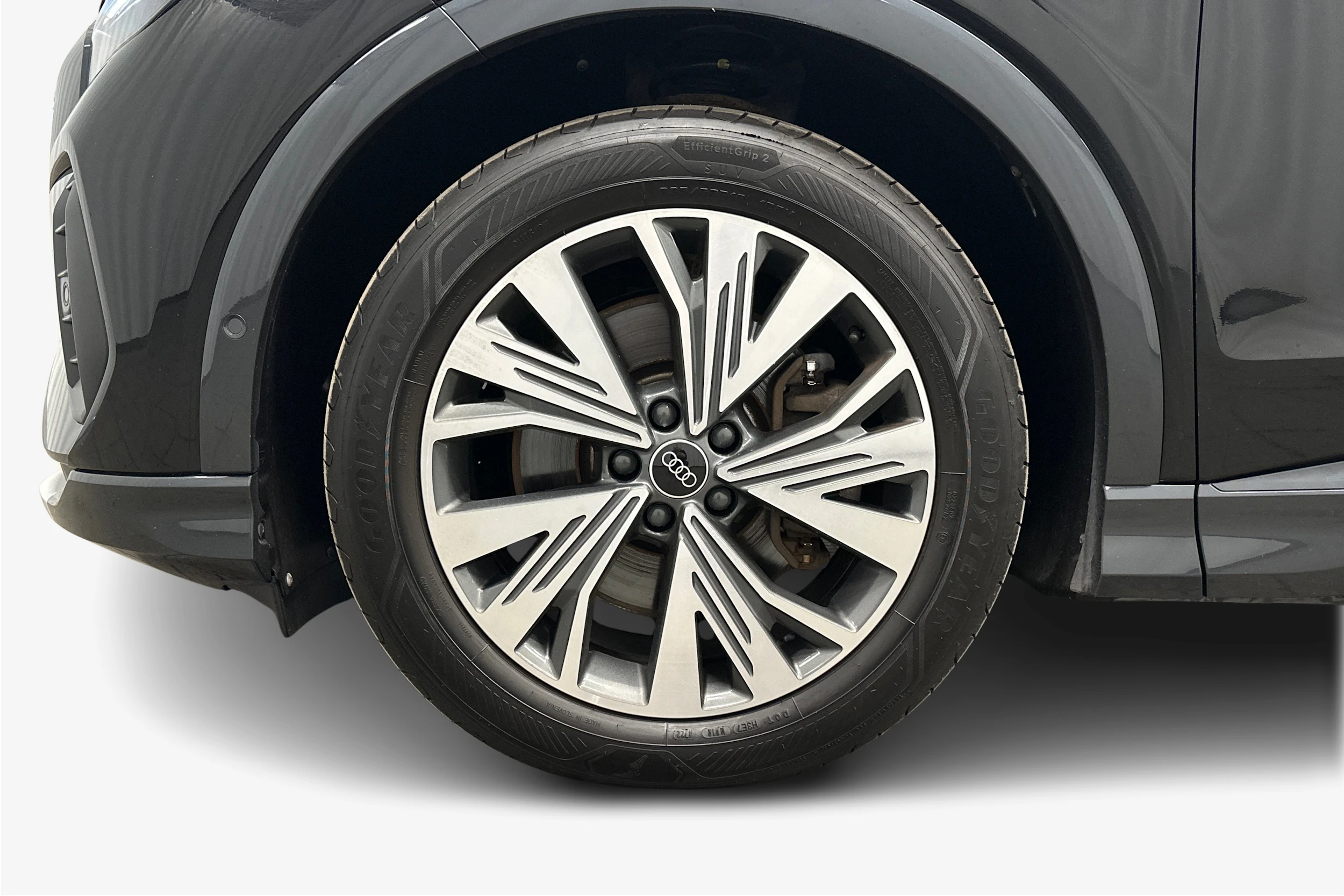 musta Audi Q4 e-tron 2023 kuva 9.