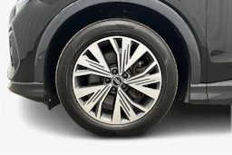 musta Audi Q4 e-tron 2023 kuva 9.