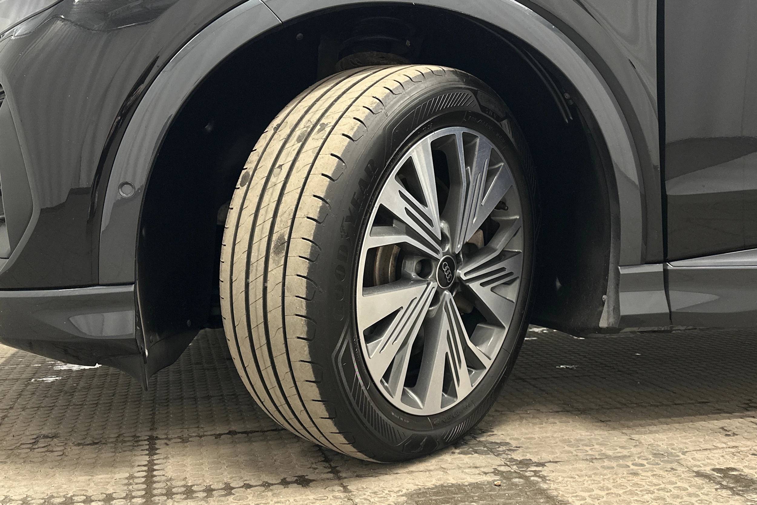 musta Audi Q4 e-tron 2023 kuva 10.
