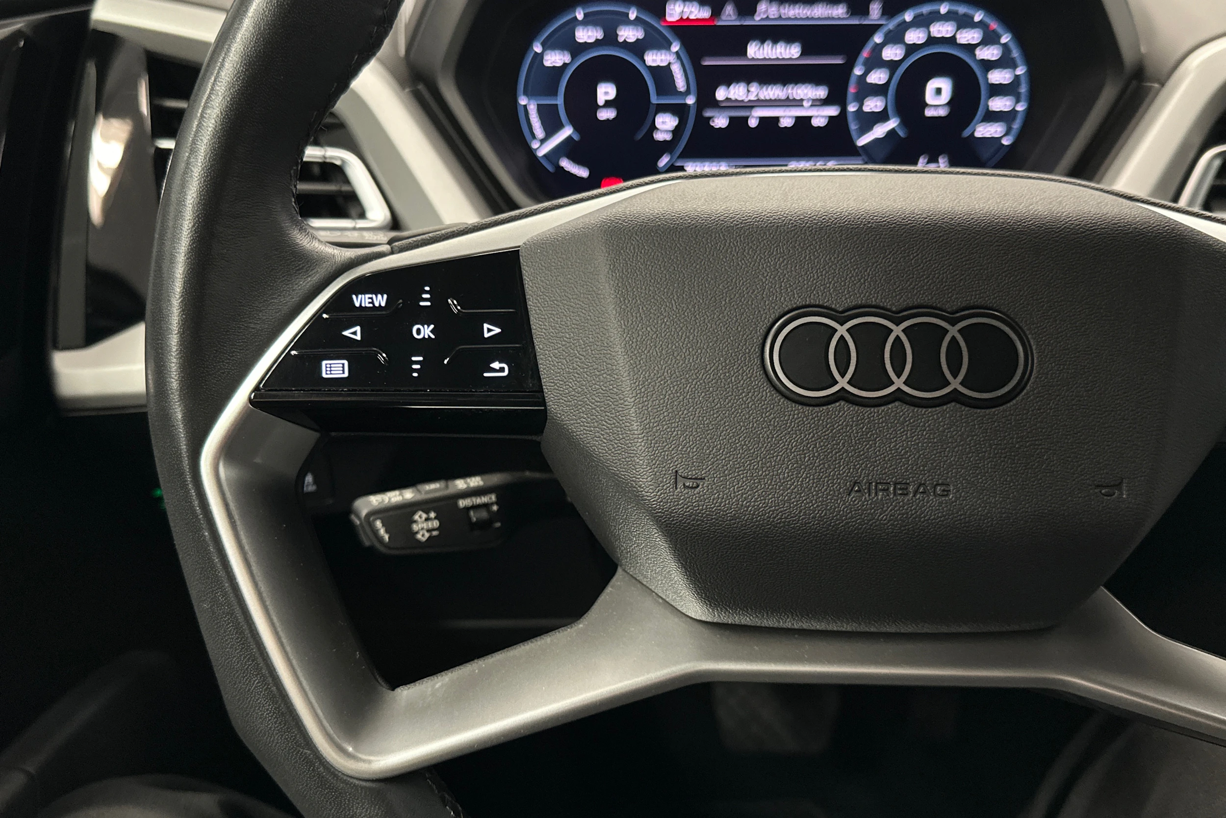 musta Audi Q4 e-tron 2023 kuva 11.