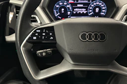musta Audi Q4 e-tron 2023 kuva 11.