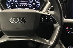 musta Audi Q4 e-tron 2023 kuva 12.