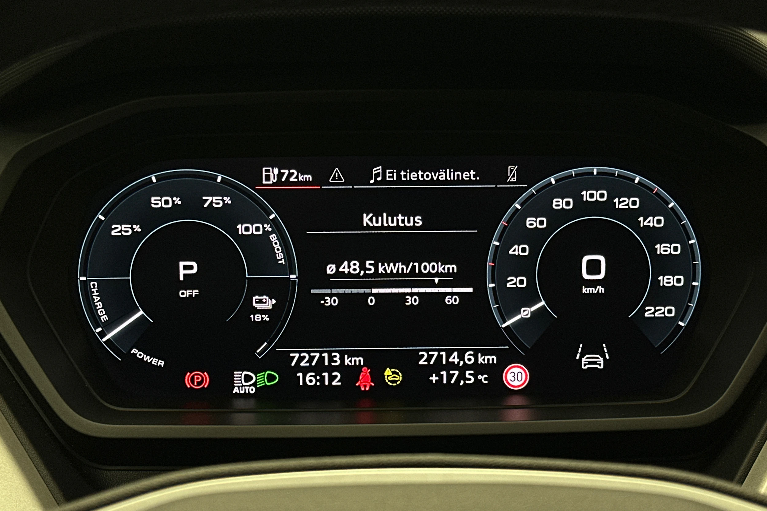 musta Audi Q4 e-tron 2023 kuva 13.