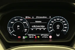 musta Audi Q4 e-tron 2023 kuva 13.