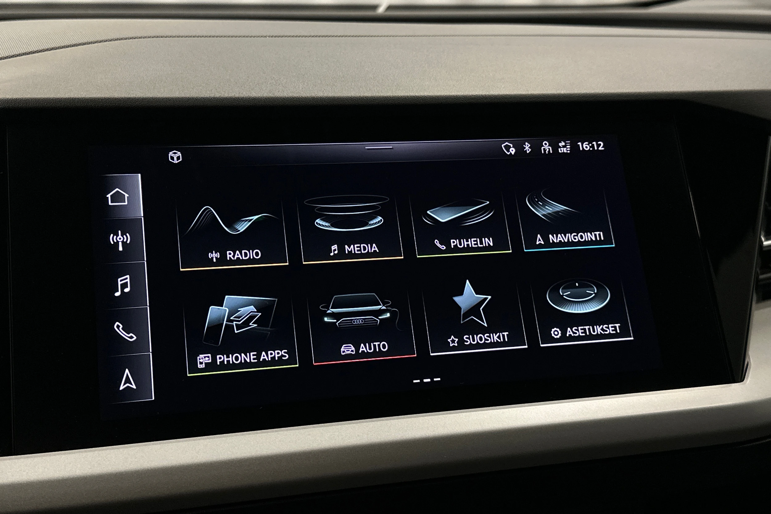 musta Audi Q4 e-tron 2023 kuva 17.