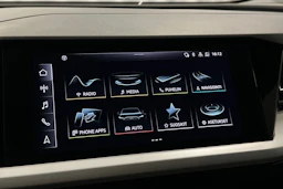 musta Audi Q4 e-tron 2023 kuva 17.