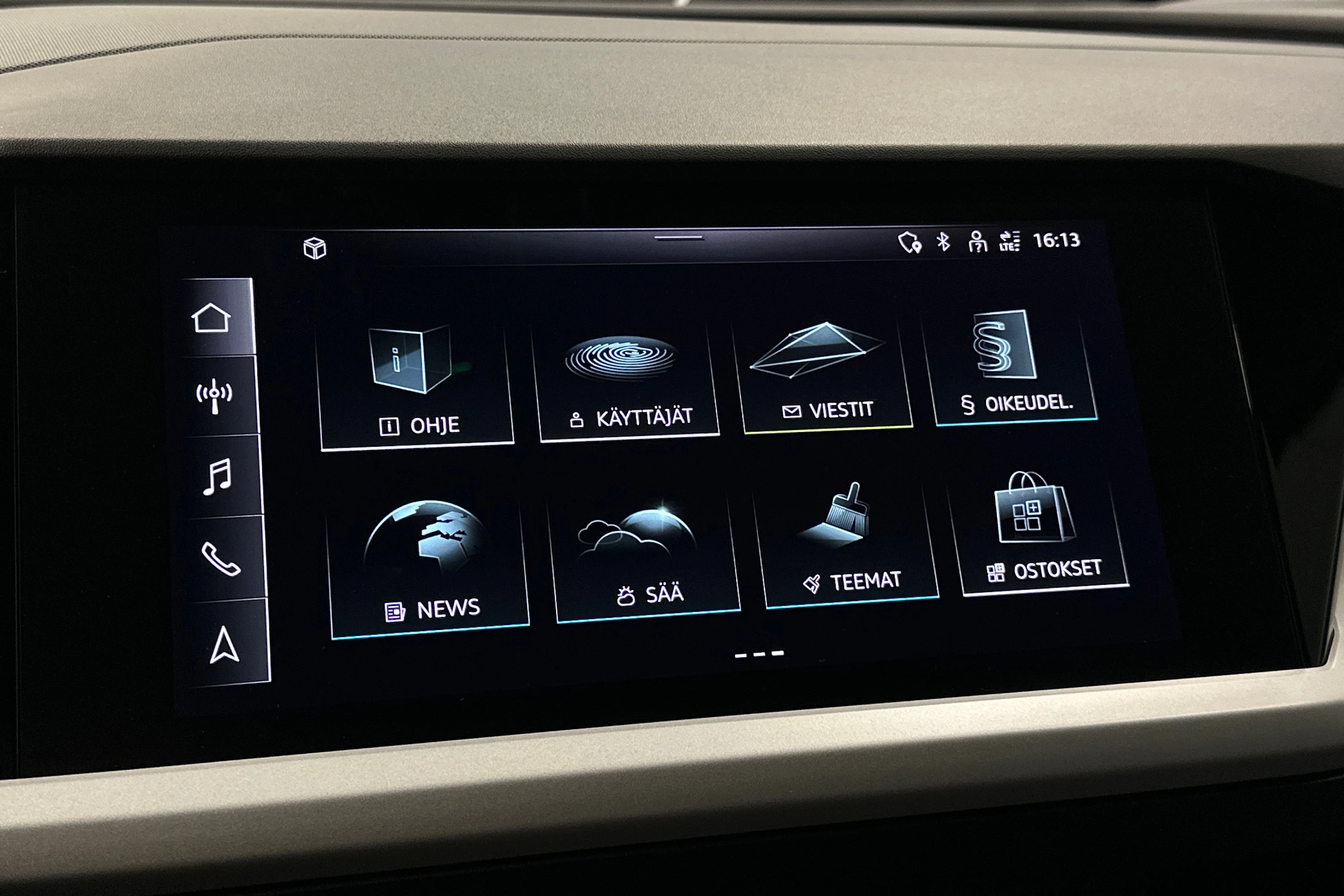 musta Audi Q4 e-tron 2023 kuva 18.