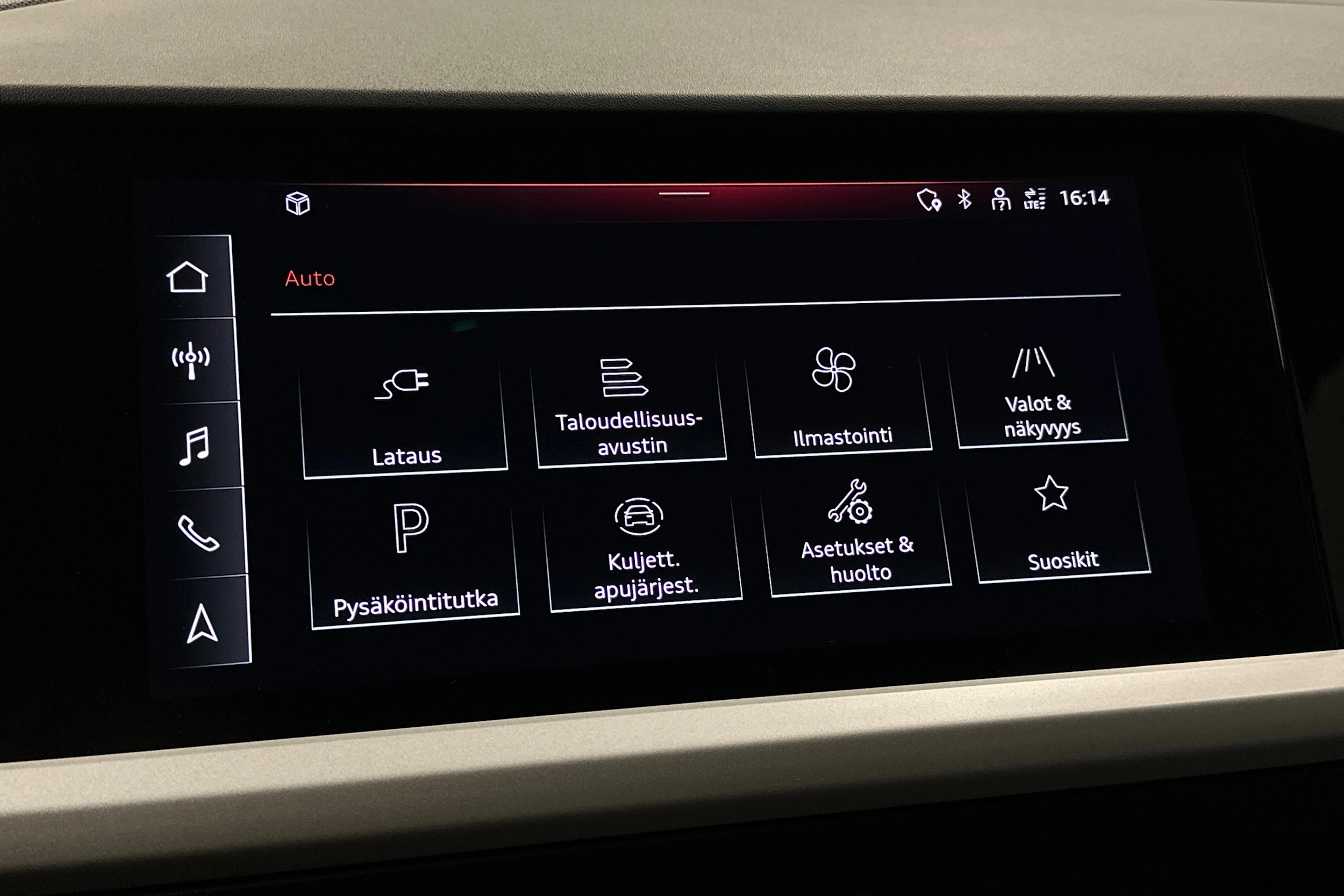 musta Audi Q4 e-tron 2023 kuva 23.