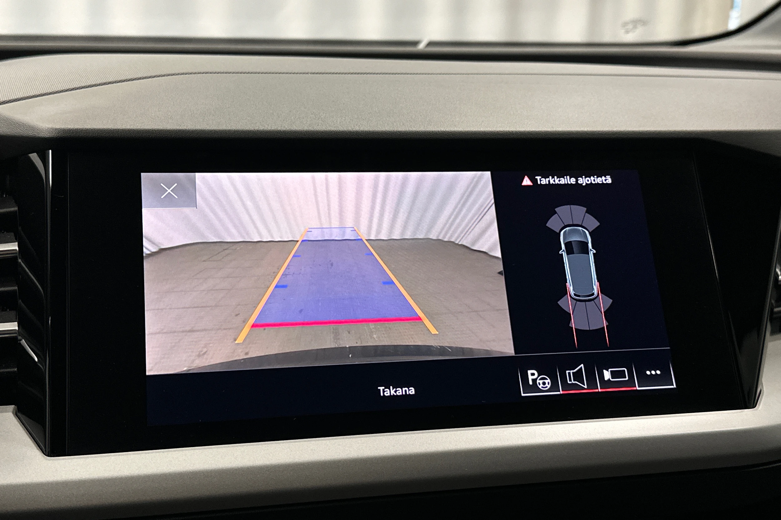 musta Audi Q4 e-tron 2023 kuva 28.