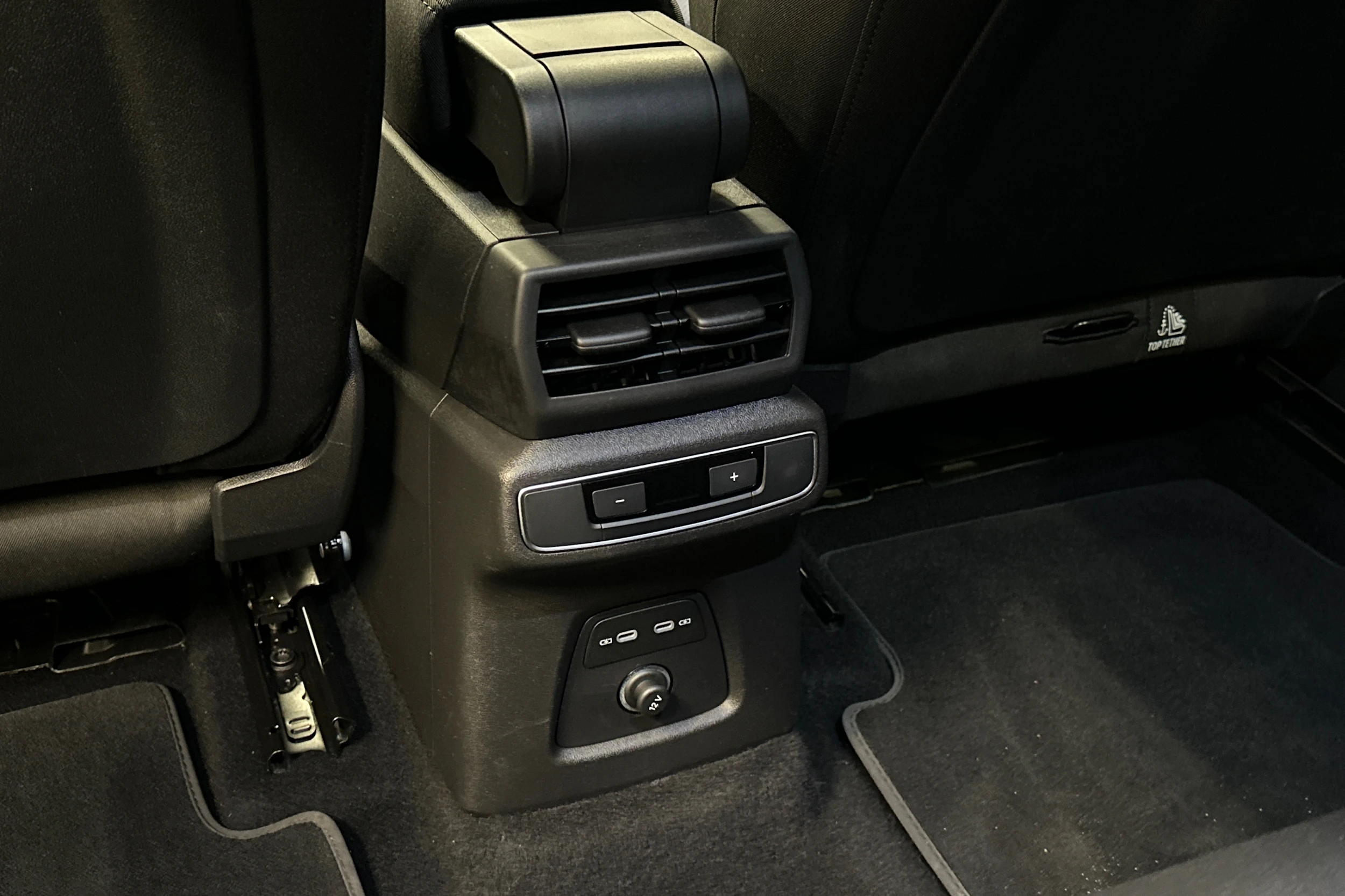 musta Audi Q4 e-tron 2023 kuva 32.