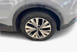 harmaa Audi Q4 e-tron 2023 kuva 9.