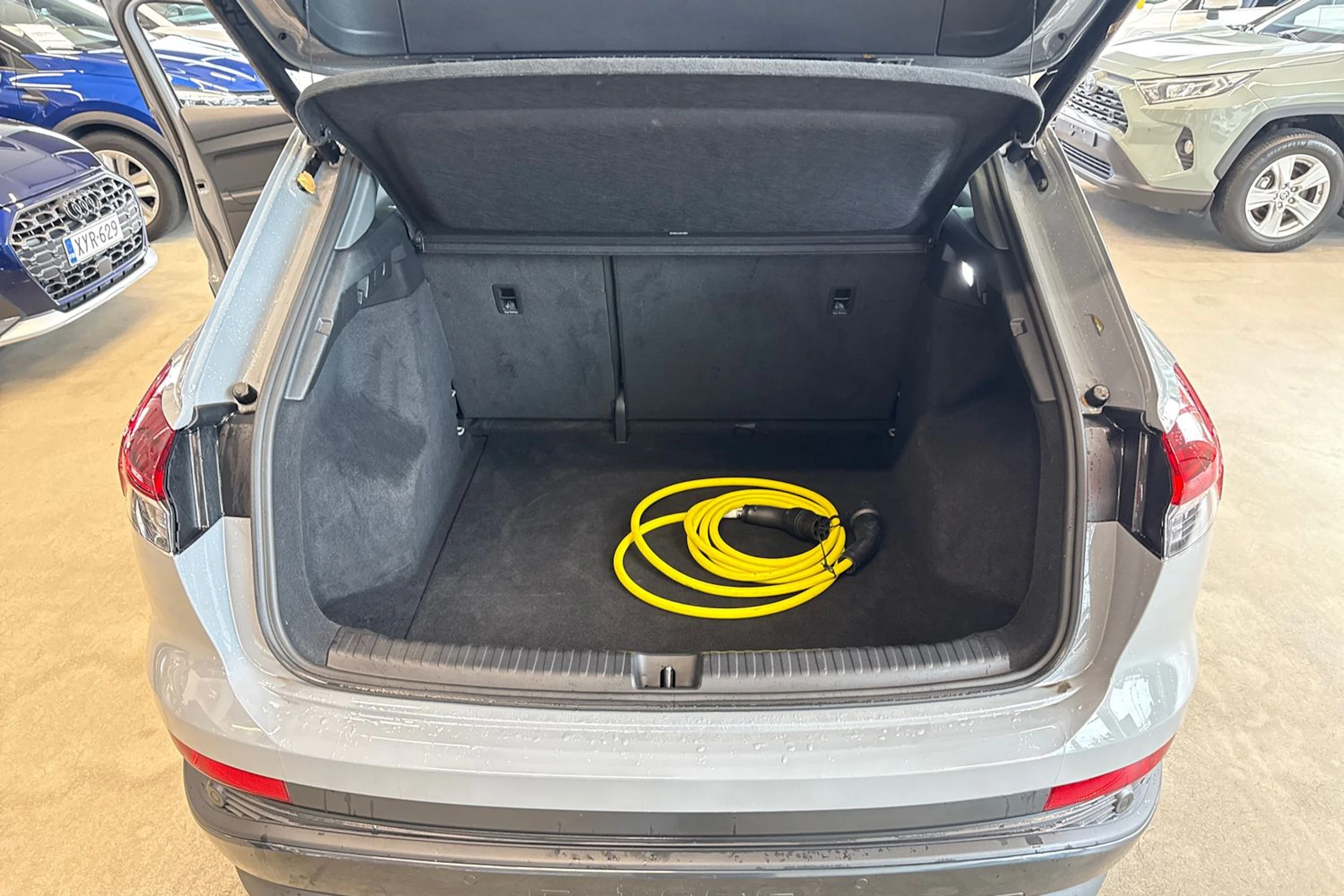 harmaa Audi Q4 e-tron 2023 kuva 11.