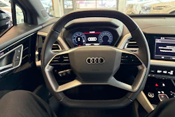 harmaa Audi Q4 e-tron 2023 kuva 15.