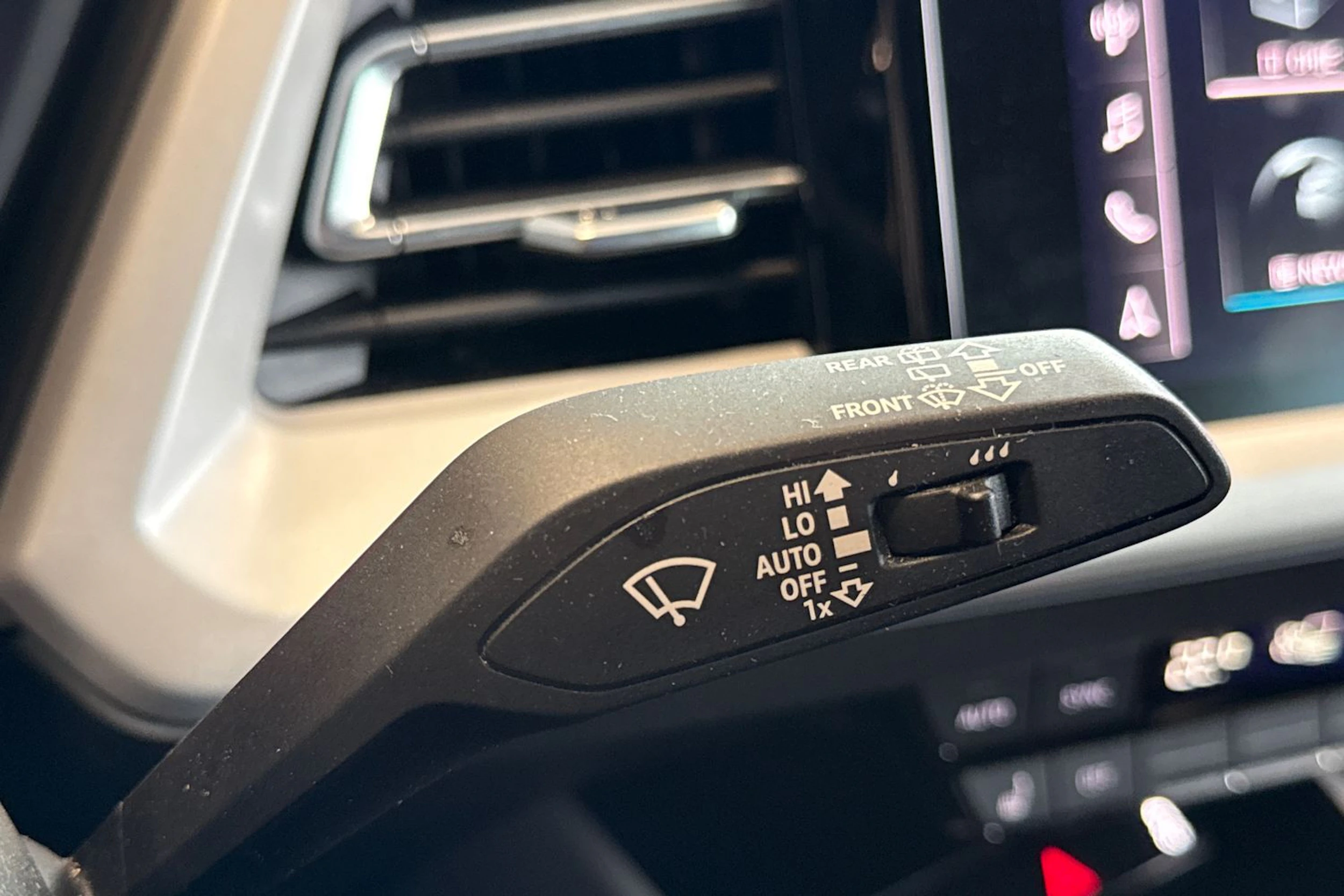 harmaa Audi Q4 e-tron 2023 kuva 20.