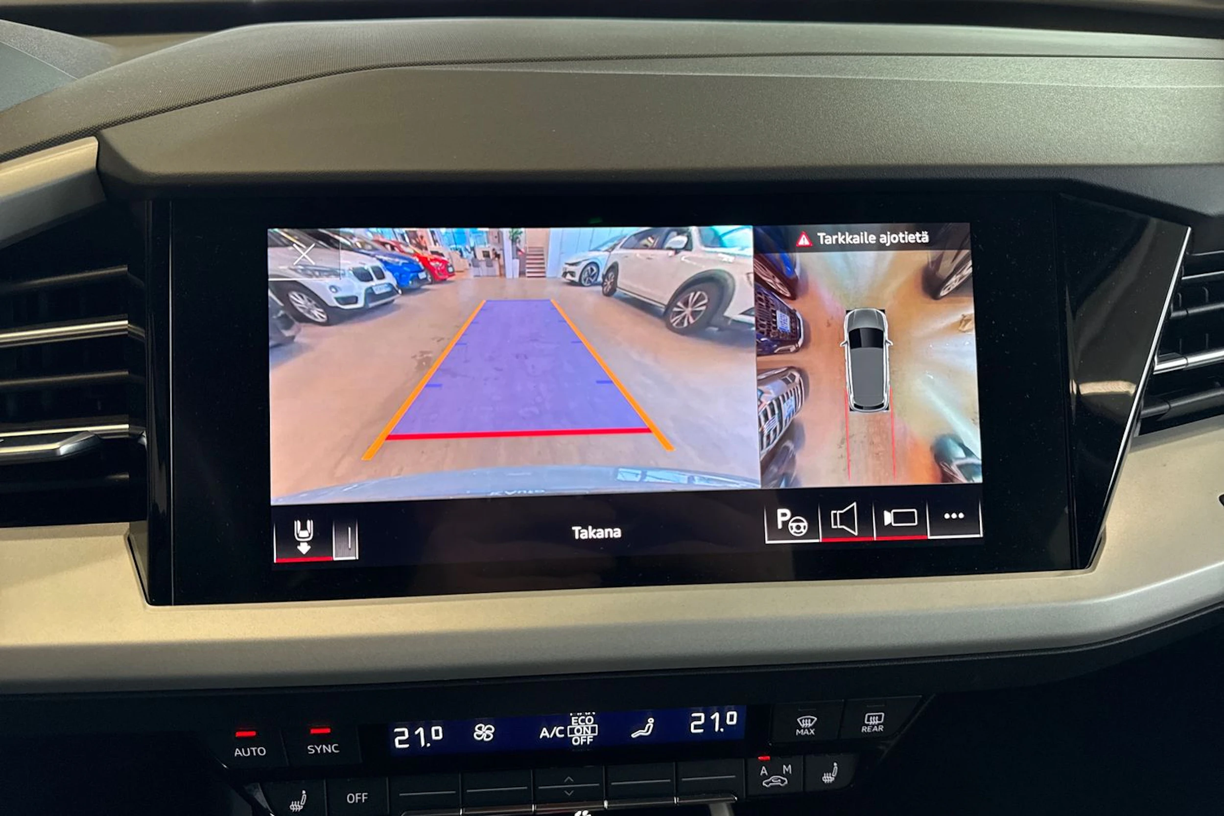 harmaa Audi Q4 e-tron 2023 kuva 22.