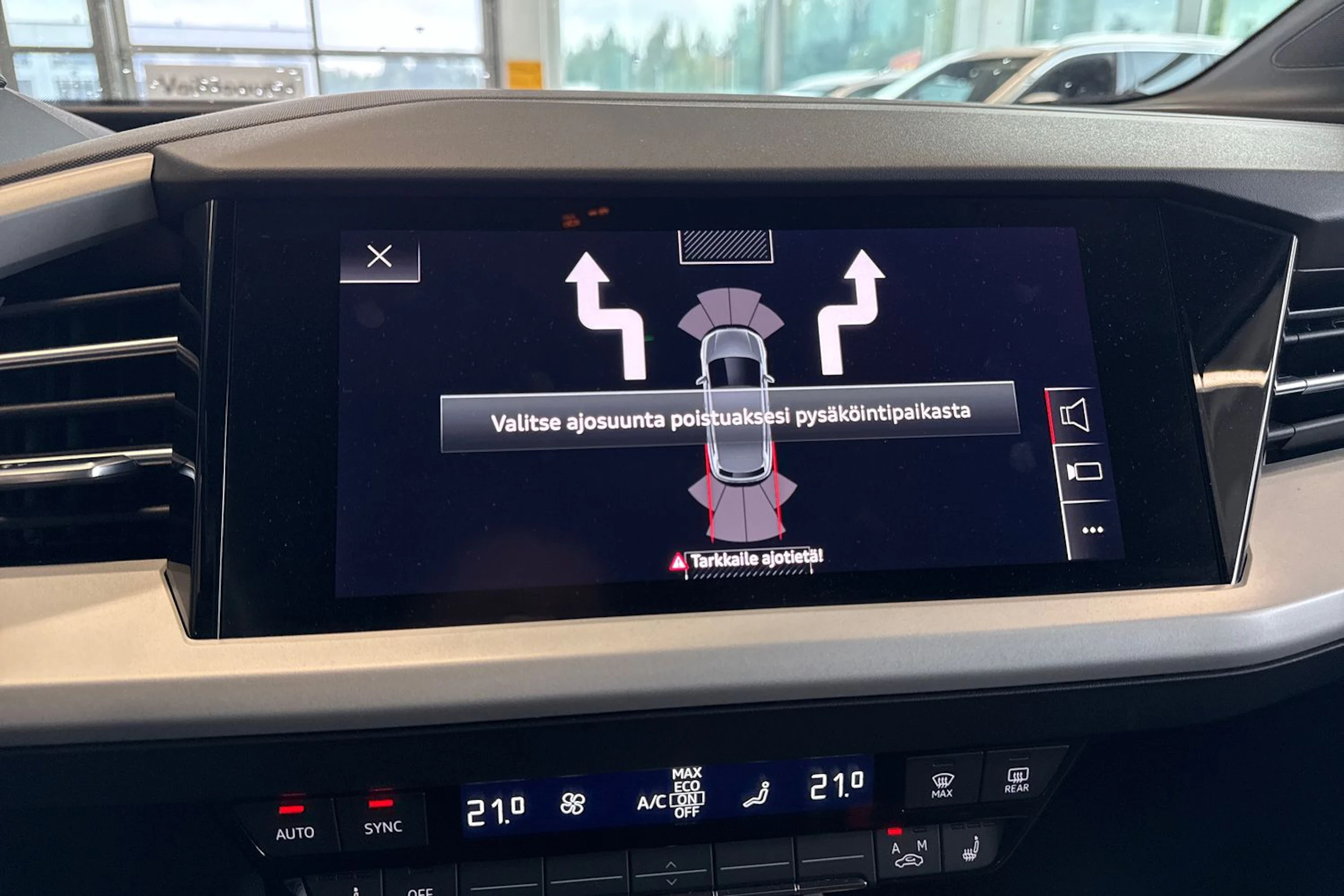harmaa Audi Q4 e-tron 2023 kuva 23.
