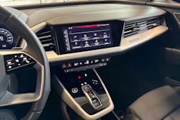 harmaa Audi Q4 e-tron 2023 kuva 28.