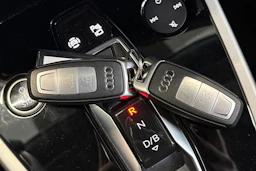 harmaa Audi Q4 e-tron 2023 kuva 30.