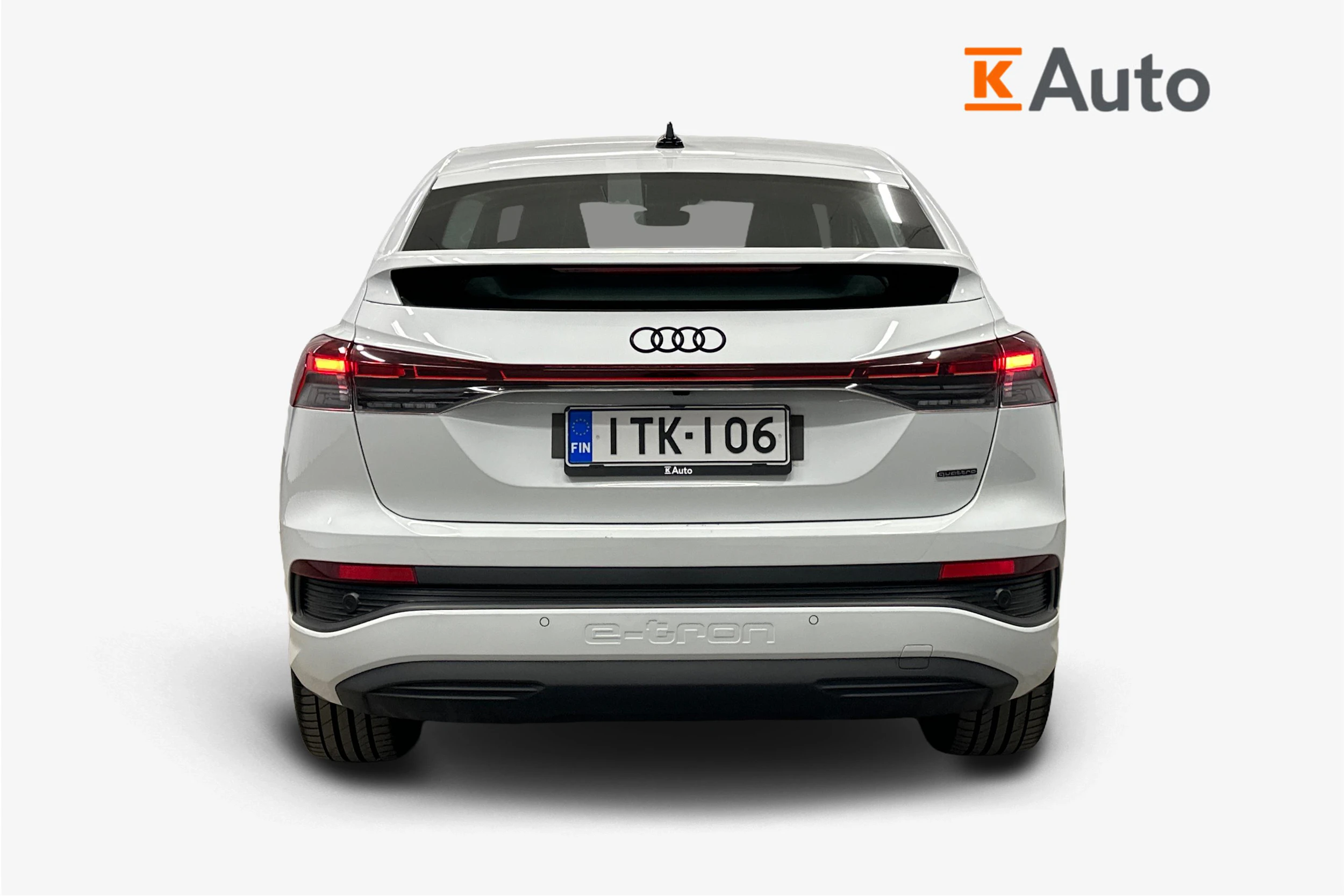 valkoinen Audi Q4 e-tron 2023 kuva 3.