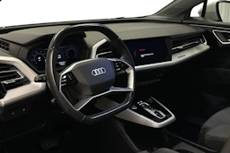 valkoinen Audi Q4 e-tron 2023 kuva 6.