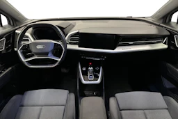 valkoinen Audi Q4 e-tron 2023 kuva 7.