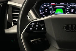 valkoinen Audi Q4 e-tron 2023 kuva 11.