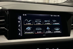 valkoinen Audi Q4 e-tron 2023 kuva 16.