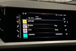 valkoinen Audi Q4 e-tron 2023 kuva 18.