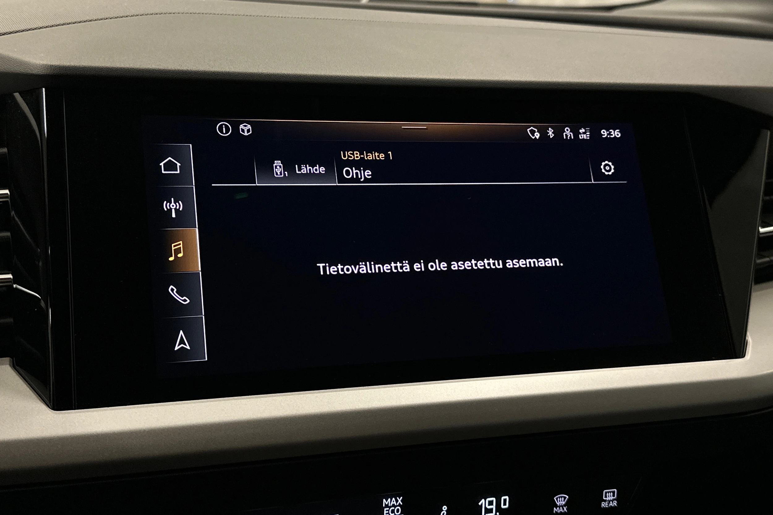 valkoinen Audi Q4 e-tron 2023 kuva 19.