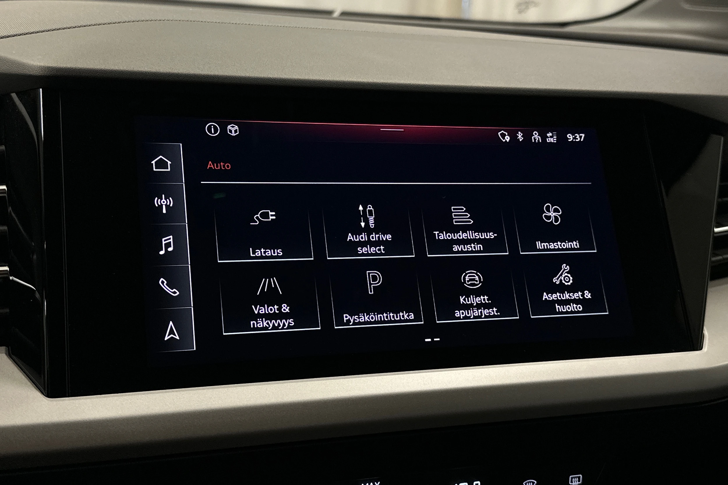 valkoinen Audi Q4 e-tron 2023 kuva 22.
