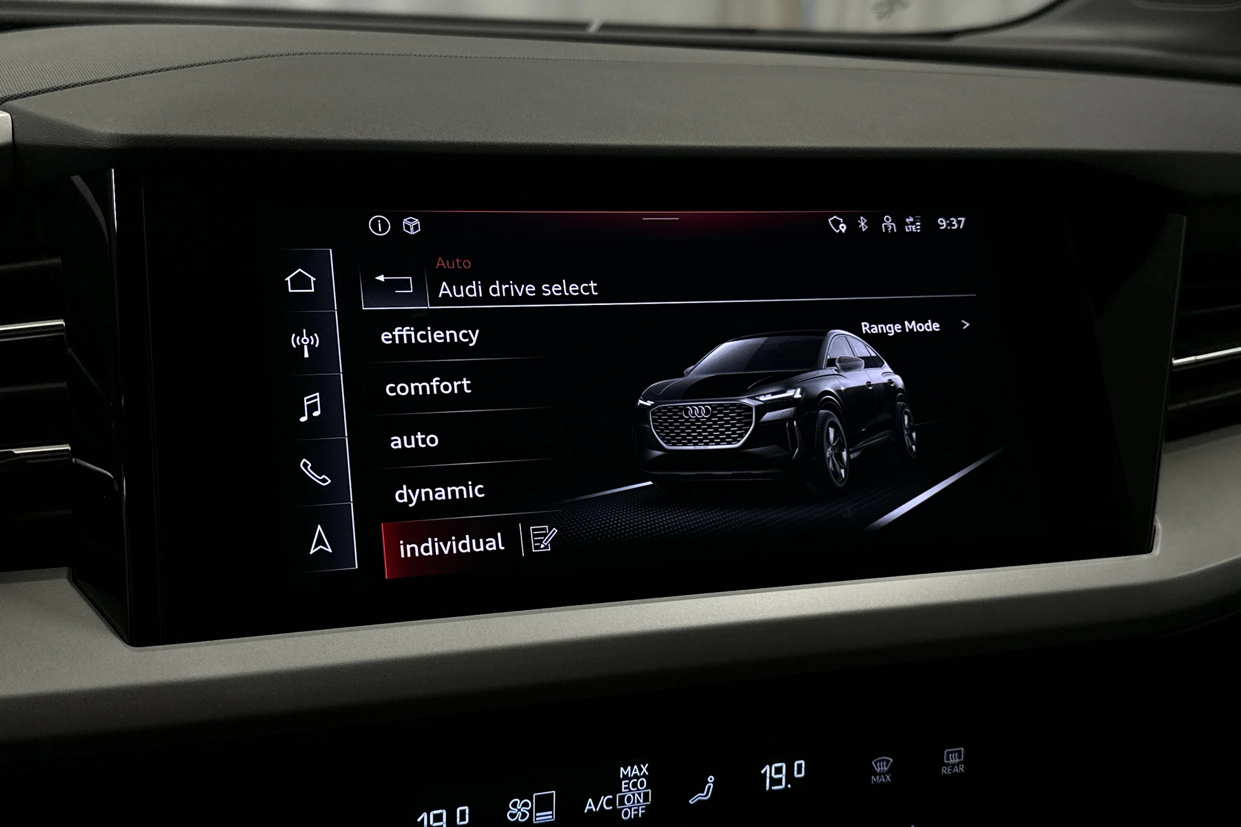 valkoinen Audi Q4 e-tron 2023 kuva 23.