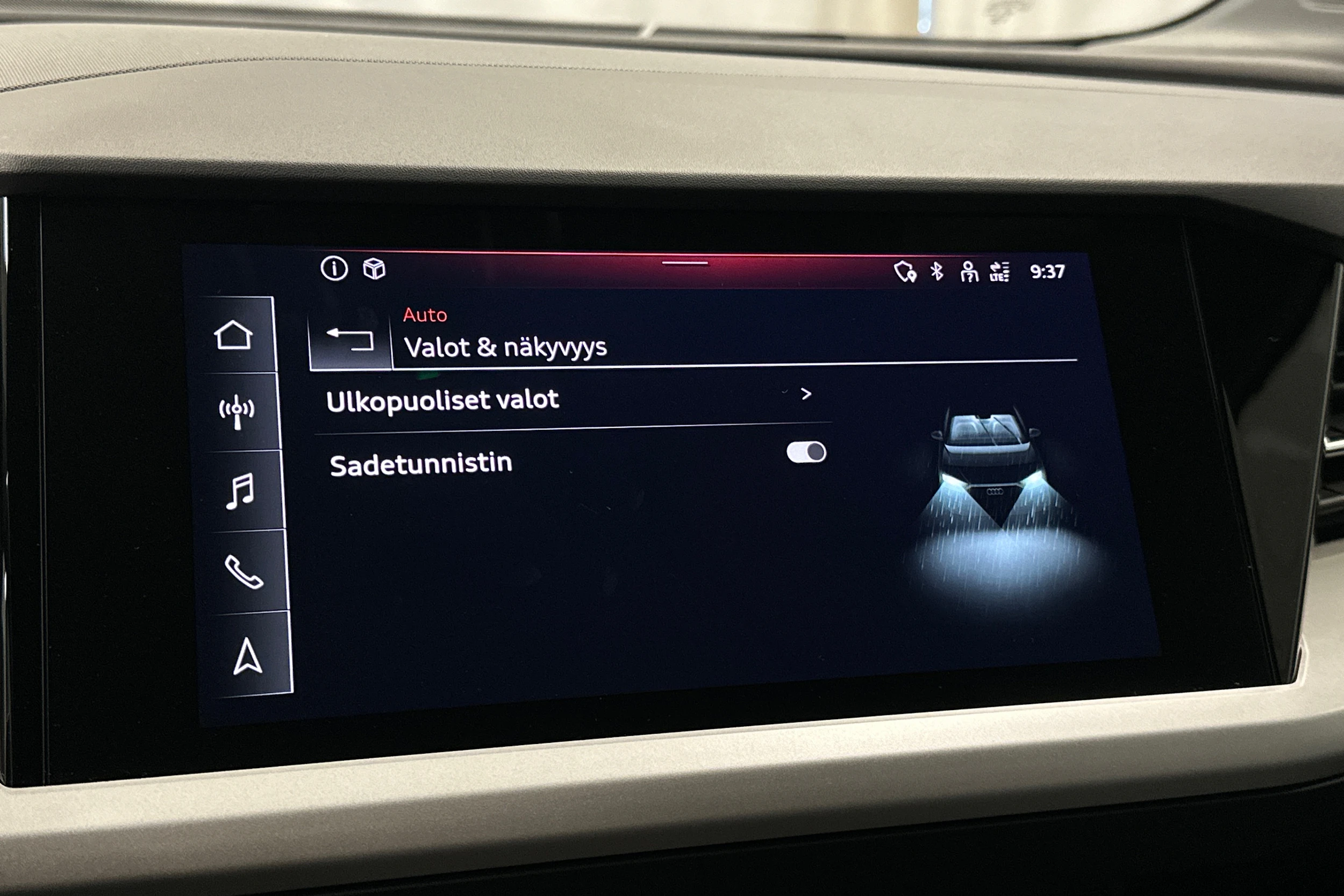 valkoinen Audi Q4 e-tron 2023 kuva 25.