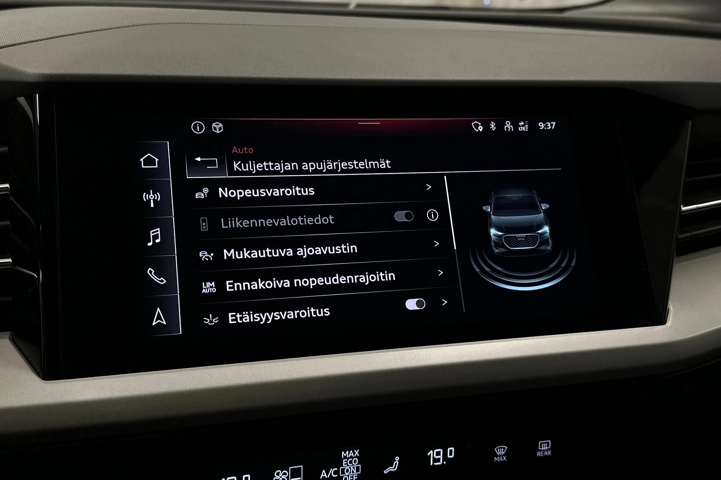 valkoinen Audi Q4 e-tron 2023 kuva 26.