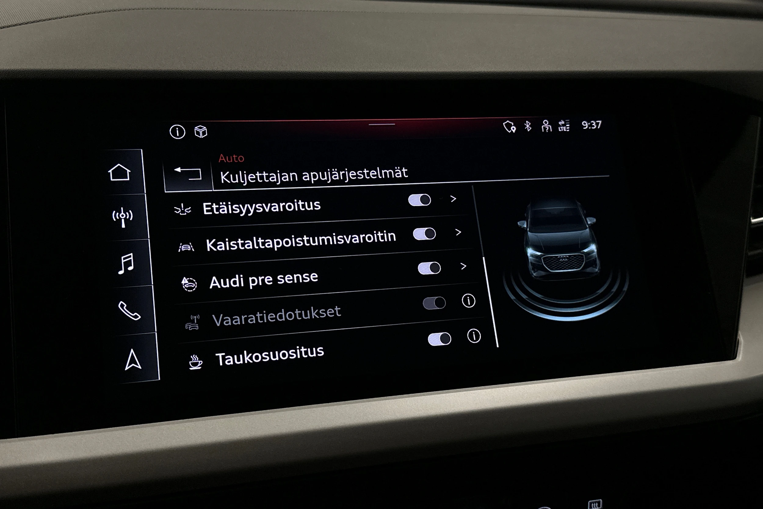 valkoinen Audi Q4 e-tron 2023 kuva 27.