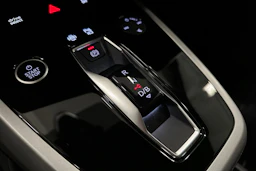 valkoinen Audi Q4 e-tron 2023 kuva 33.