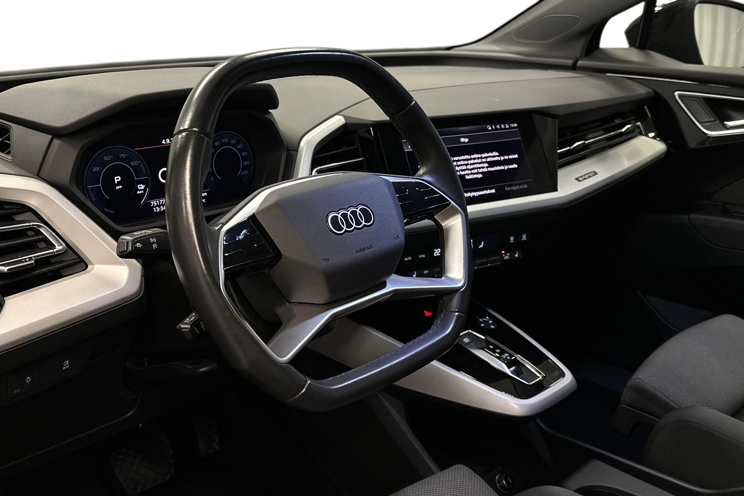 musta Audi Q4 e-tron 2023 kuva 6.