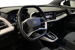 musta Audi Q4 e-tron 2023 kuva 6.