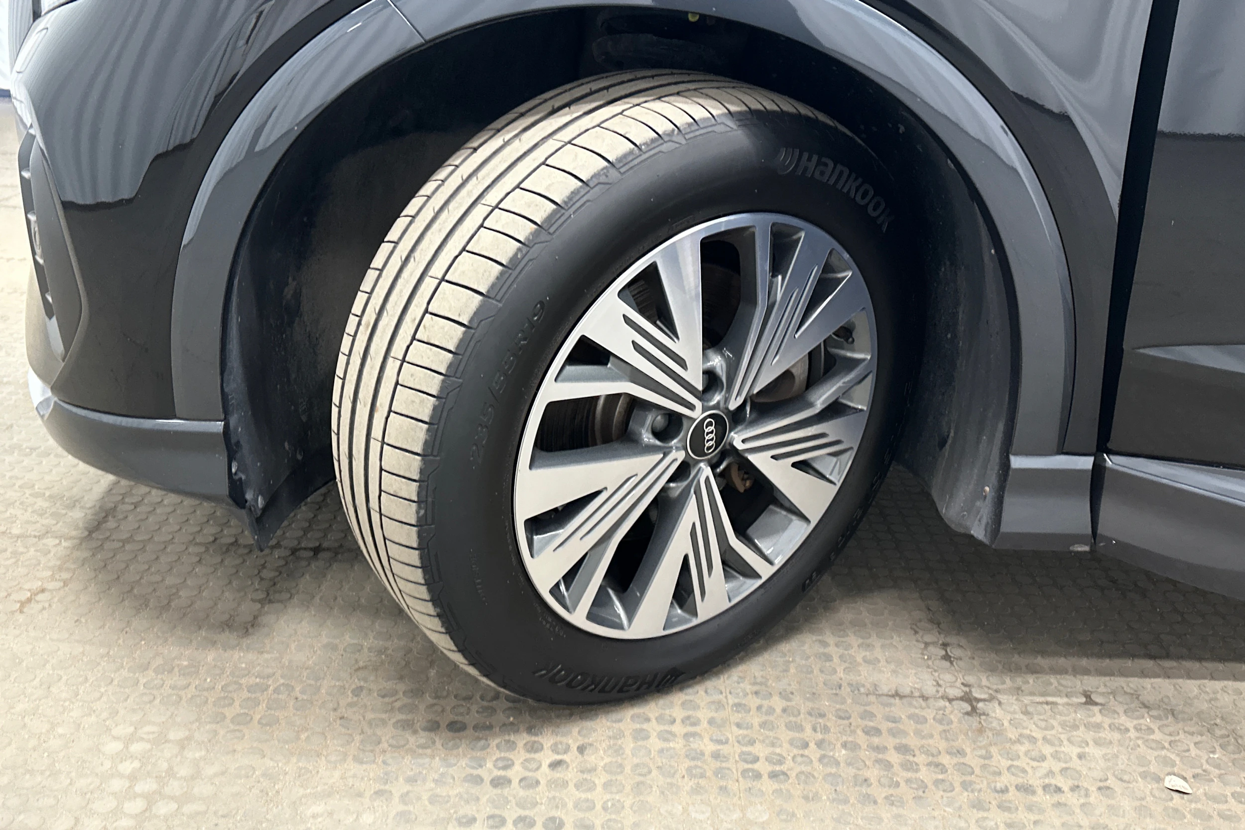 musta Audi Q4 e-tron 2023 kuva 10.