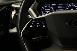 musta Audi Q4 e-tron 2023 kuva 11.